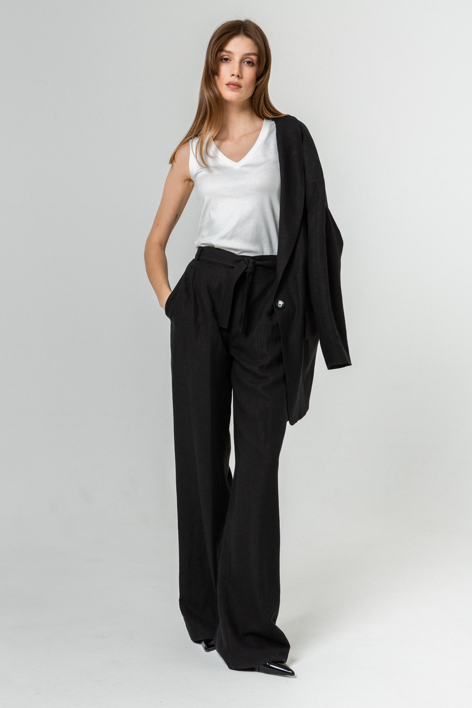 Брюки Lar  из льняной ткани, прямого силуэта, полной длины